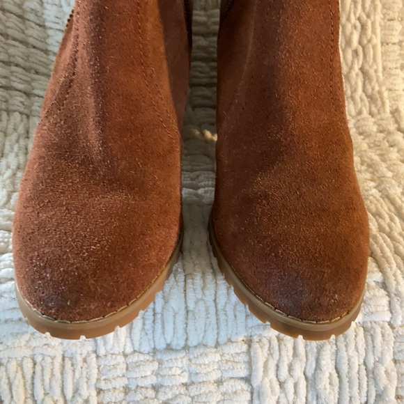 Tahari Glenn Rust Brown Leather Booties Sz 7.5 - Picture 3 of 14